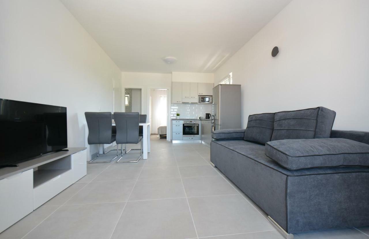 Apartments Piazza Нин Экстерьер фото