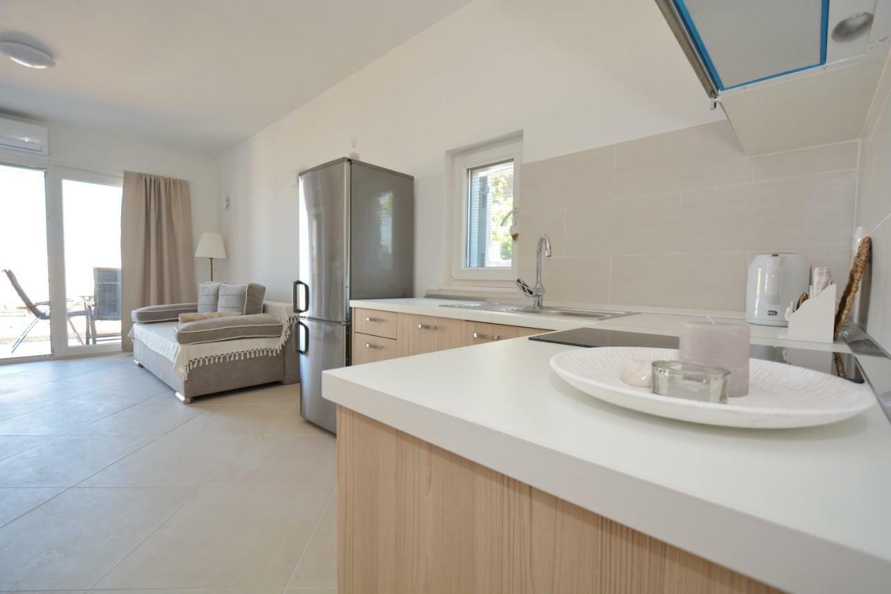 Apartments Piazza Нин Экстерьер фото
