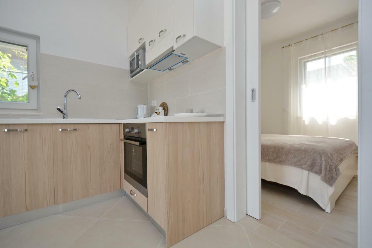 Apartments Piazza Нин Экстерьер фото
