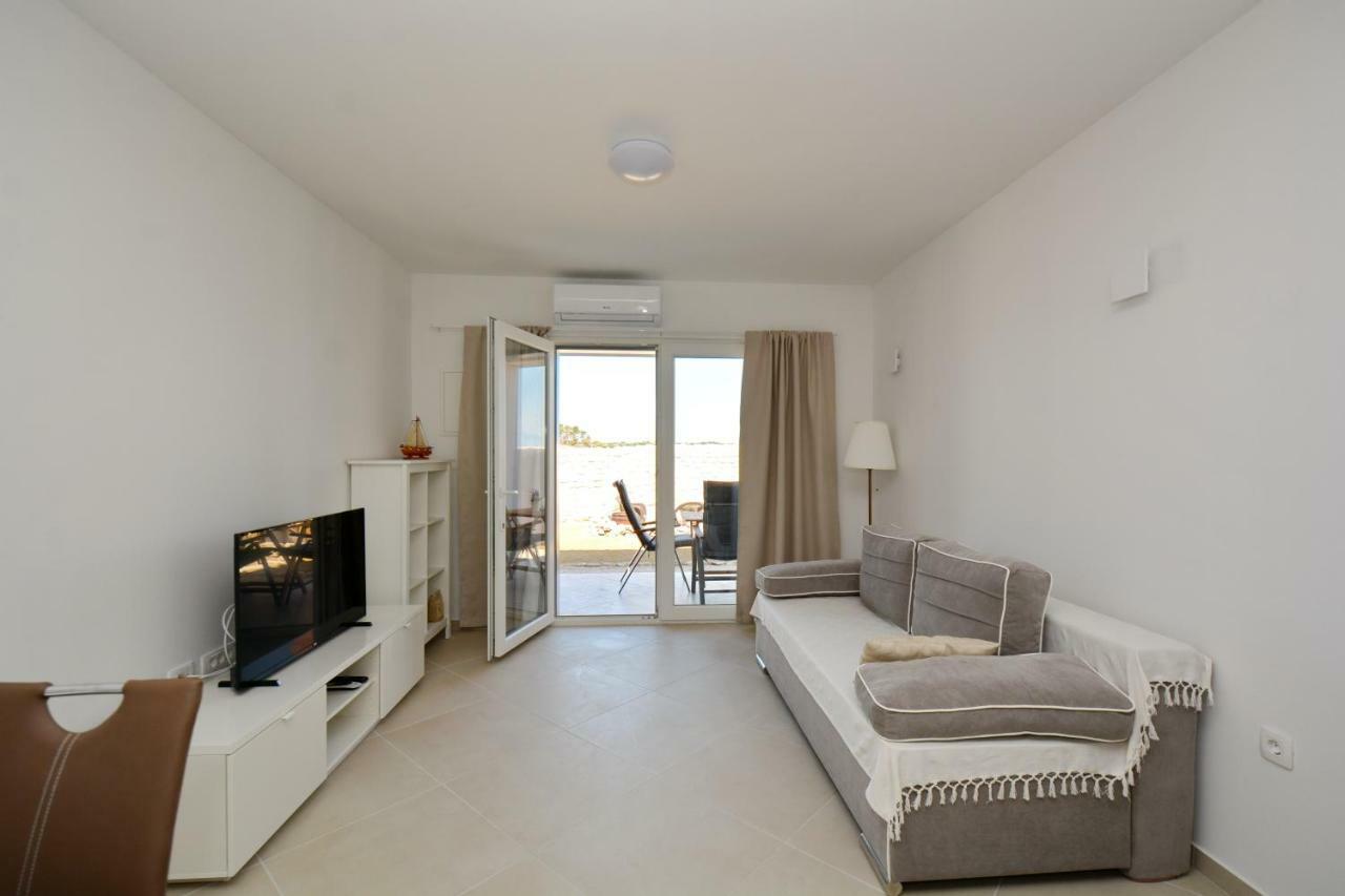 Apartments Piazza Нин Экстерьер фото