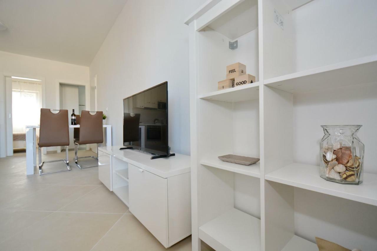 Apartments Piazza Нин Экстерьер фото